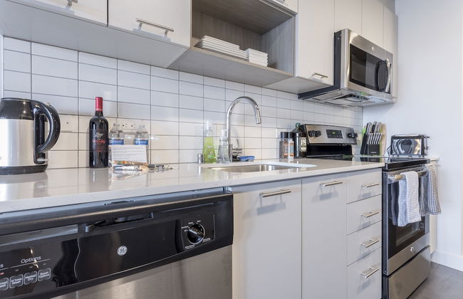 Domicile Suites at Cove - Photo 24