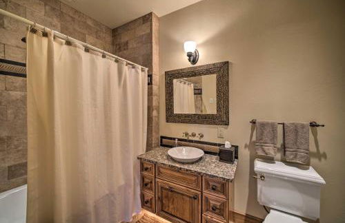 Stunning Ski-InandSki-Out Penthouse Condo with Hot Tub - Foto 7