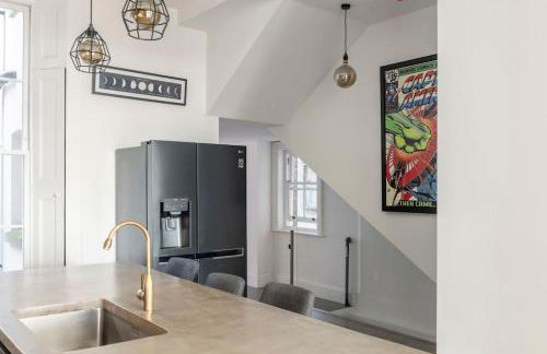 3 Bedroom, 3 bathroom large flat with sea views! - Foto 4