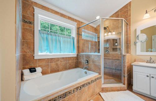 Low Country Gem with Heated Pool Games and Hot Tub - Photo 10