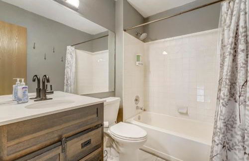 Hot Tub - Pet Friendly - 7 miles to Fort Carson - Foto 13