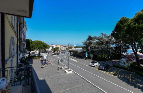 The Lake Giant with Lake View Renovated 2025 DesenzanoLoft Official Partner Homes & Villas by Marriott Bonvoy - Foto 7