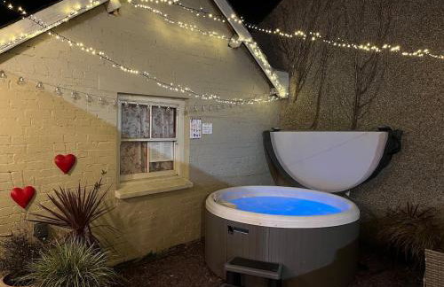 Awelon Holiday Cottage sleeps 10, Hot Tub, Log Burner, North Wales, Porthmadog - Foto 20