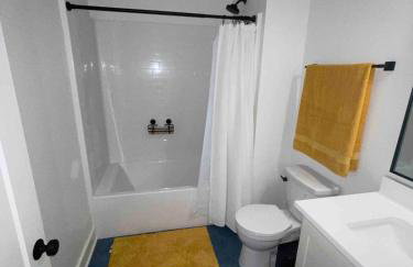 Downtown New 3 Story Sleeps 14 - Foto 18