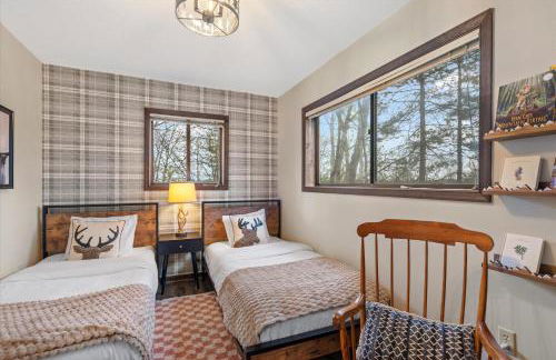 Resort Getaway - Golf, BMX trail, Hot Tub & Arcade! - Foto 13