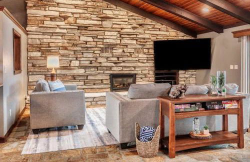 Waterfront Home with Dock Sleeps 8 - Foto 10