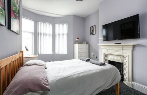 5 bedroom house, free parking, near football, sleeps 8 - Photo 21