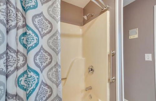 Deer Lake Lodge on 700 Wooded Acres in Dayton! - Foto 24