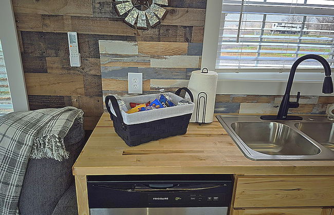 Redbud Tiny Home Resort - Photo 2