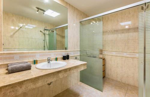 PRIMERA LUXURY HOUSE - Photo 36