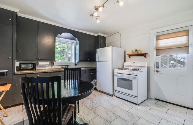 Jefferson Flat - Guest Room - Photo 4