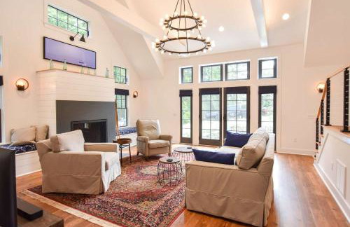 Gorgeous Renovation Walk to Water - Photo 1