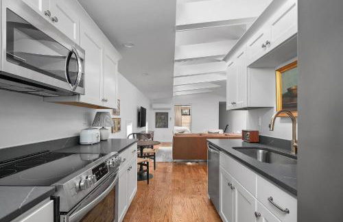 Modern Loft | Parking Included, Walk to Downtown - Foto 2