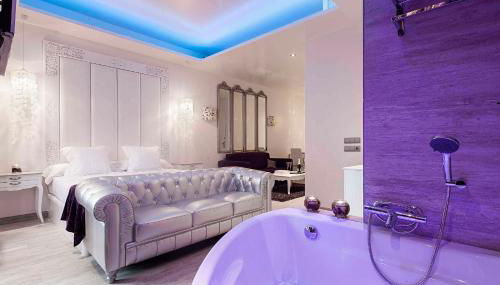 Romantic Barcelona Apartment - Photo 3