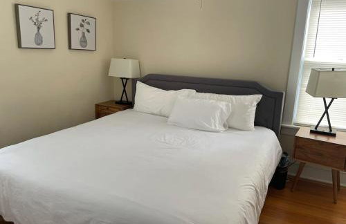 Spacious Home in DT Libertyville Near Naval Base - Foto 15