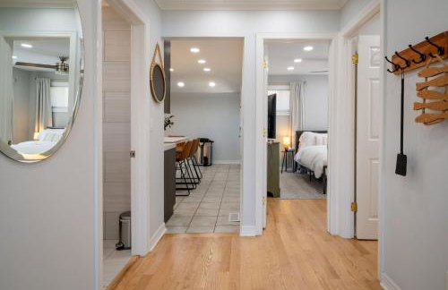 3Bed 2Bath Luxury Lake House on Myers Bay Private Pier Beach Firepit and Deck - Foto 49