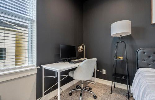 Spacious 3 Bed House near MD Anderson with Free Parking & Wi-Fi - Photo 29