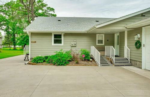 Lake Front Home with Pool and Stunning Views - Foto 13