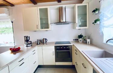 Piękny domek z dużym ogrodem - Foto 15