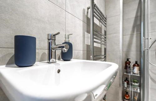 Entire 4 Bedroom house in Bootle Liverpool-Ideal for contractors, family and group-Free Parking & Free internet-Sleeps 7 - Foto 55