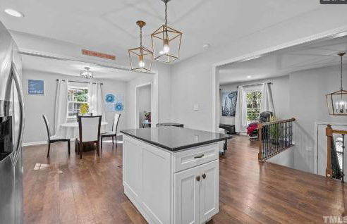 Stylish 4BR Getaway with Game Room, Grills & Cozy Outdoor Fire-Pit - Foto 25