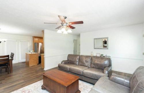 Sleeps 8, Lake Lanier Hidden Gem - Foto 10