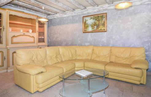 Nice Apartment In Le Sambuc With Wifi - Foto 19