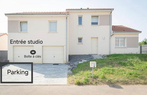 Aux pieds de la colline de Mousson - Foto 2