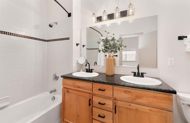 Hip Old Town North Gem! Near Breweries and River! - Foto 16