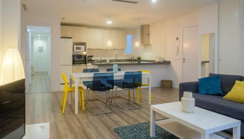 Bright, Brand new & Very Comfortable Apartment - Photo 2