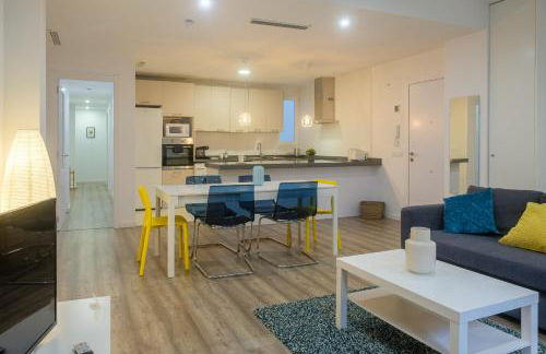 Bright, Brand new & Very Comfortable Apartment - Photo 2