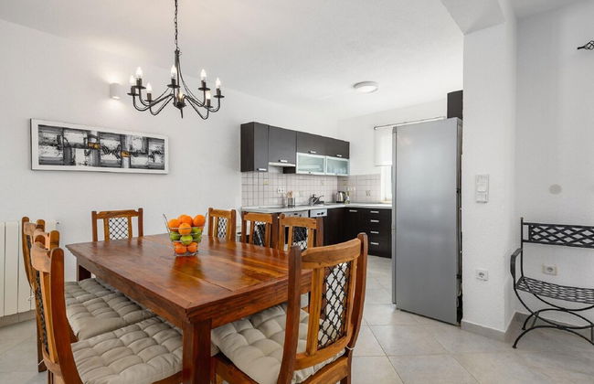 Charming Holiday Home With Pool and sea View - Foto 6