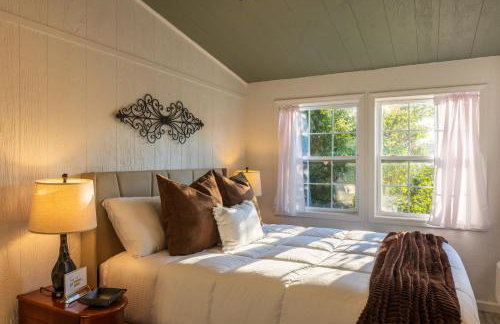 Cozy Spring Night HotTub Firepit PetFriendly Patio - Foto 27