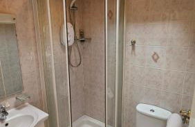 Studio Flat - 5 mins from Manchester Airport - Photo 2