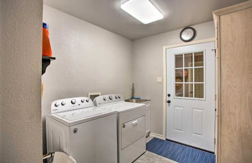 Holly Lake Retreat w/ 2 Community Pools & Yard - Foto 42