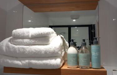 The Nook- Cotswold guest room - Photo 16