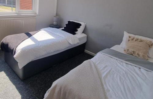 Doncaster-House-Sleeps8-Parking-Garden - Foto 12