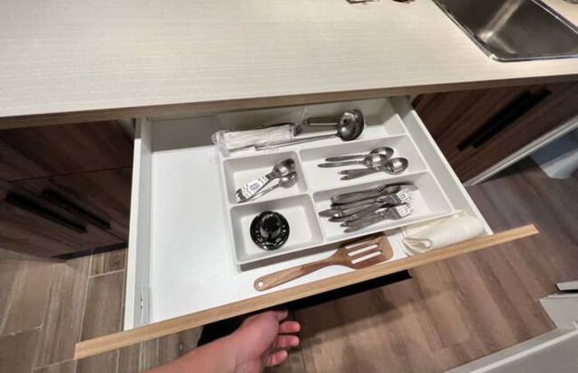 Cozy 1 Bedroom Rental With Den Free Parking Close to University - Photo 13