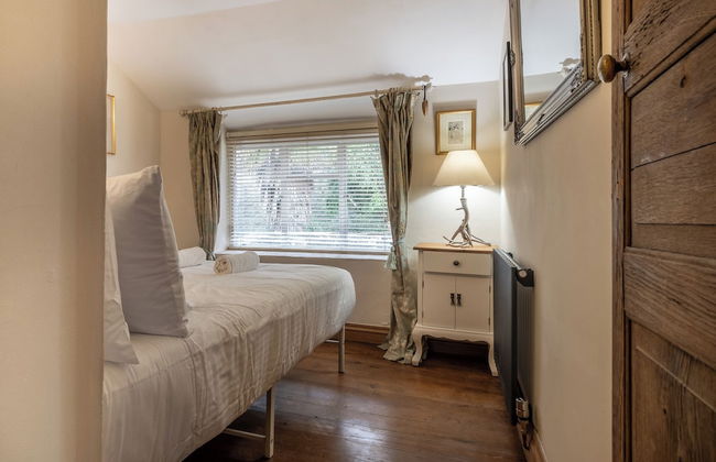 Eilmers Cottage Lovely 4BD in Malmesbury - Photo 11