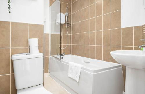 Modern Two Bed House - Garden - Parking - Smart TV - 2GMS - Foto 5