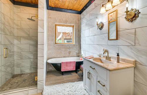 Upscale Getaway on Smith Lake with Boat Dock - Foto 18