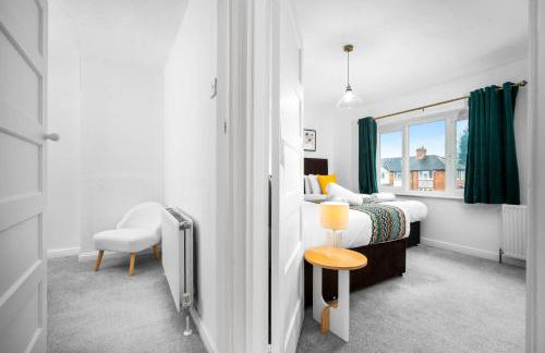 3 Bedroom House - Garden - Parking - Interior Designed - Netflix - Wifi - 52H - Foto 56