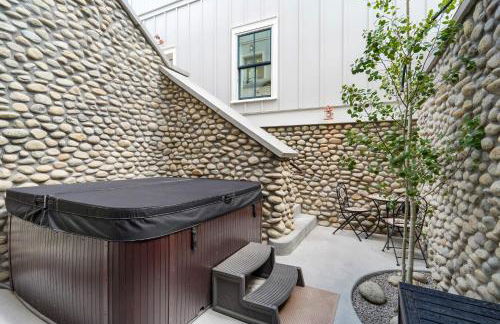 Whitewater Villa - 5BR Luxury Retreat with Hot Tub - Foto 5