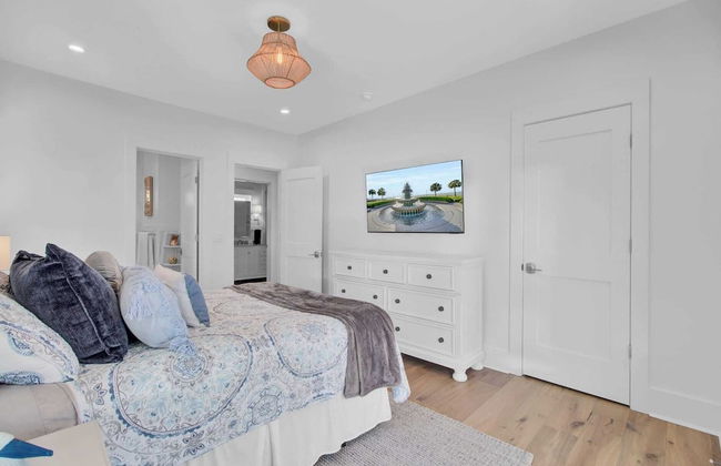 Walk to the Beach + Private Pool, Rooftop Terrace, Balcony 3602 Cameron - Foto 4