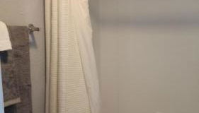 Queen Bed Hotel Room 106 - Foto 2