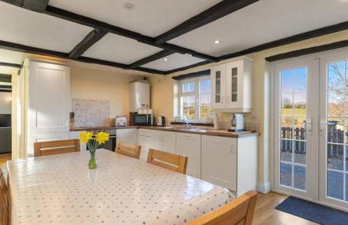 Meadowsweet Cottage Jacuzzi Edition - Photo 9