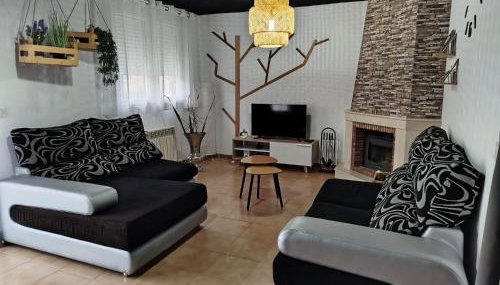 "La Villa de Iker" con Piscina, Barbacoa y a 10 mint de Puy du Fou - Foto 2