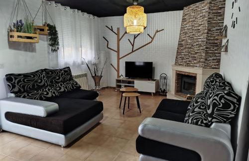 "La Villa de Iker" con Piscina, Barbacoa y a 10 mint de Puy du Fou - Foto 2