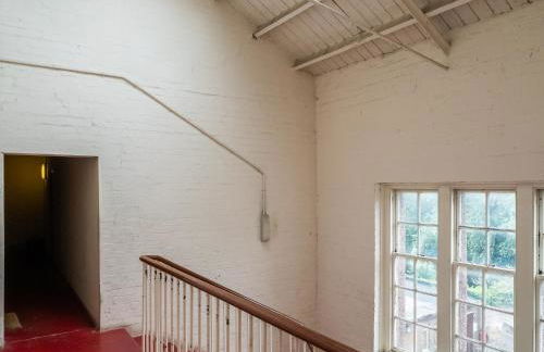 2BD Loft Style Apt - Edinburgh - Free Parking - Pass the Keys - Foto 57