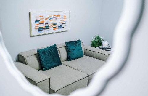 Long Stays Offers , New 2 Bed APT , Sleeps 3 , Wigan , Perfect for Relocations , Contractors , Families - Photo 13